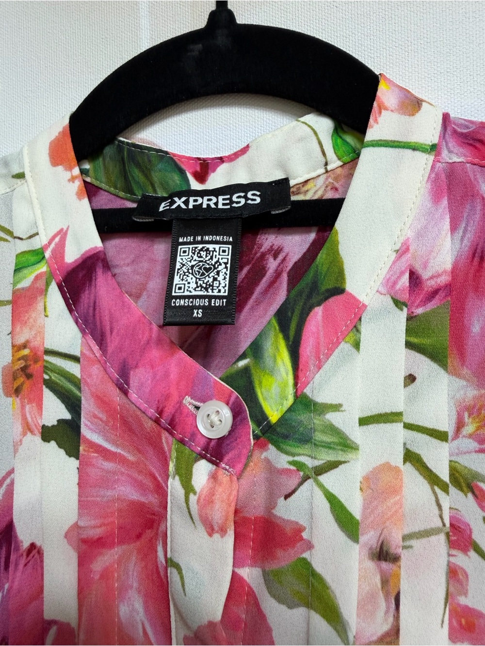 Express White Blouse with Pink Floral Print - Picture 2 of 6
